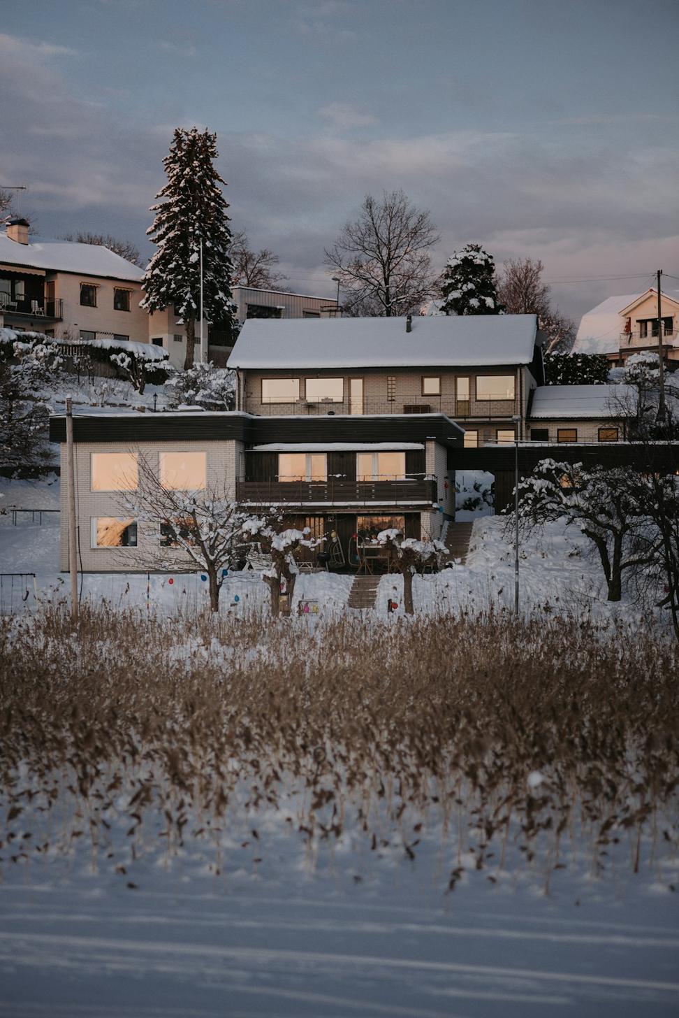 Waterfront sustainable residence